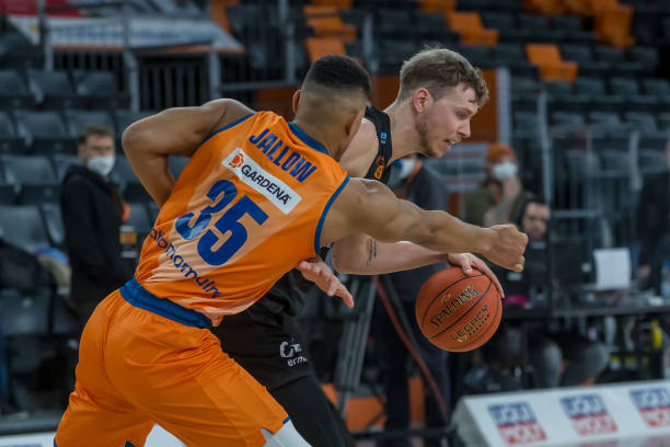 赛事中有所 赛事中有所