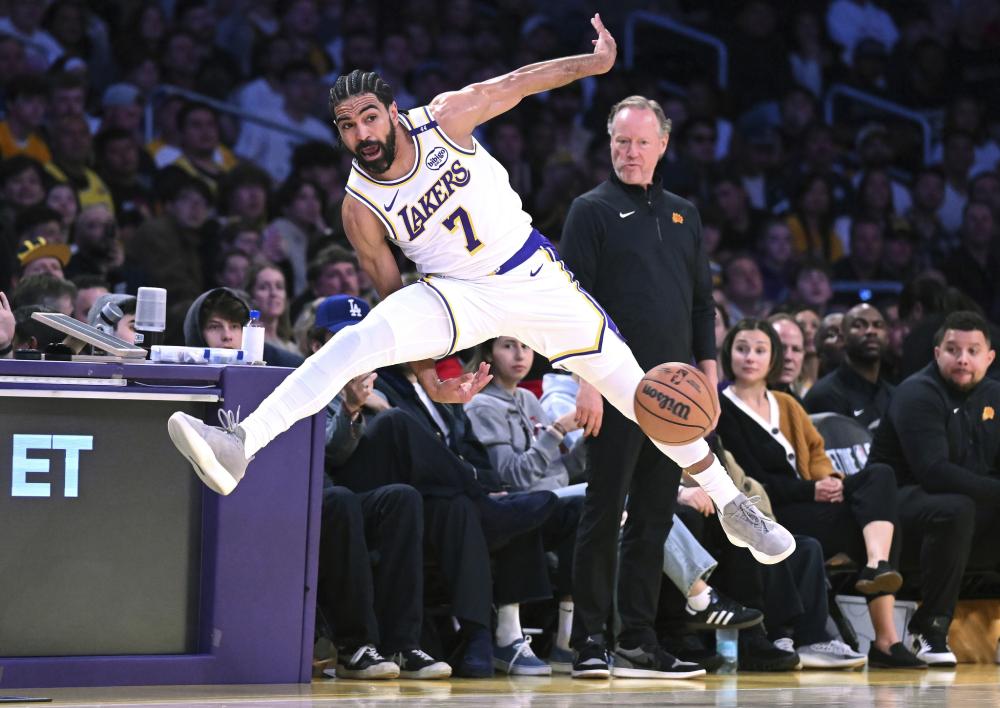 他不仅在场 他不仅在场