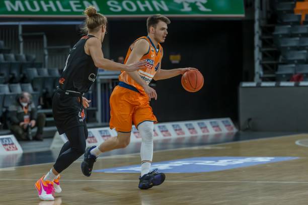 时贡献出色 时贡献出色